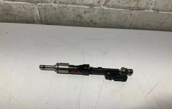 BMW X5 E70 Fuel injector 7597870 10213541