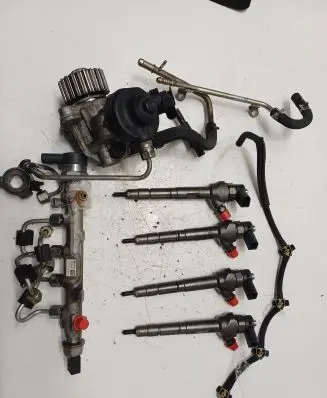 Volkswagen Golf VII Fuel injection system set 0445110475 04L1302AE 04L089B