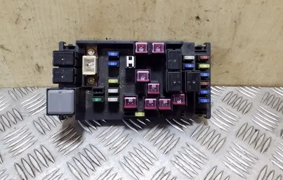 Subaru Outback Fuse module 82241AG000 MB100200B