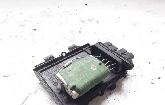 Audi A4 S4 B5 8D Heater blower fan relay 