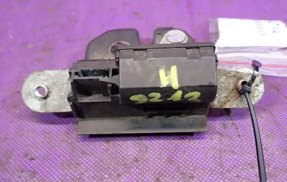 Fiat Punto (199) Tailgate/trunk/boot lock/catch/latch 55701971