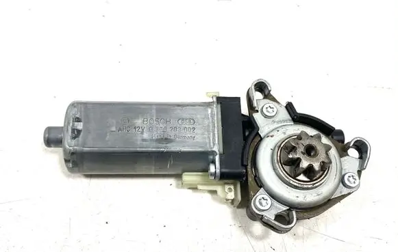 Mercedes-Benz GLK (X204) Seat adjustment motor 82041898 820418984 0390203002