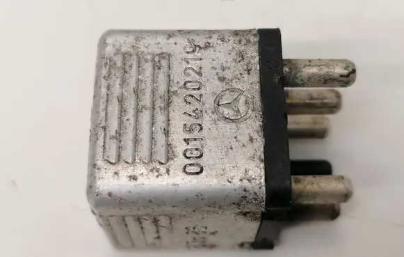 Mercedes-Benz E W123 Other relay 0015420219