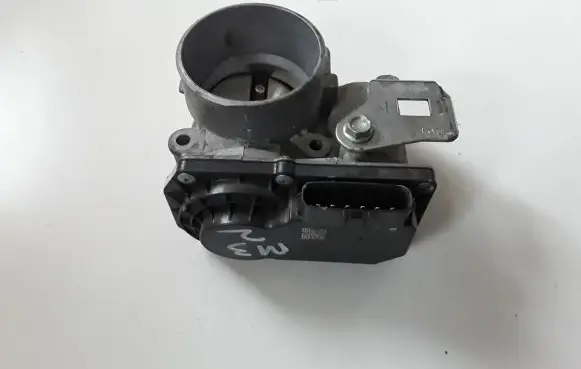 Mazda 3 II Throttle valve PE0113640B