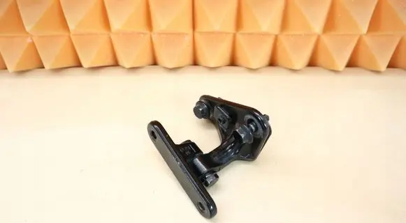Mercedes-Benz CLS C219 Front door upper hinge