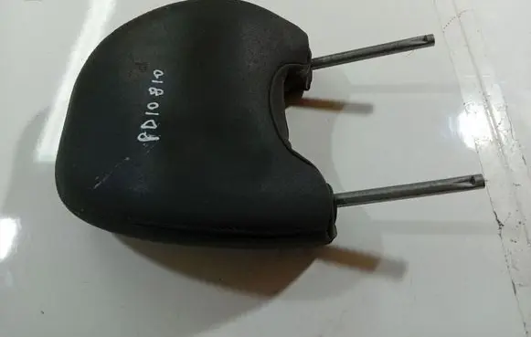 Volvo V50 Front seat headrest 