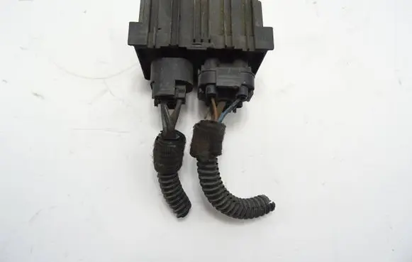 Opel Astra J Glow plug pre-heat relay 55557761 51299045