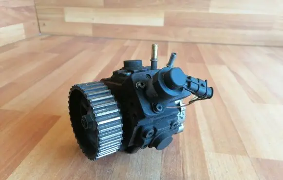 Renault Scenic II - Grand scenic II Fuel injection high pressure pump 0445010148 8200524701 8200561664