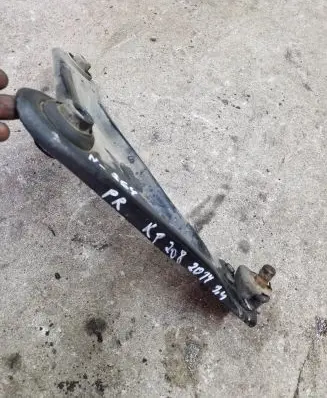 Peugeot 208 Front lower control arm/wishbone