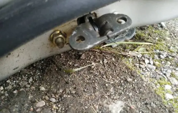 Toyota Avensis T220 Front door check strap stopper 