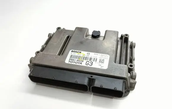 Toyota Avensis T270 Engine control unit/module 0281033209