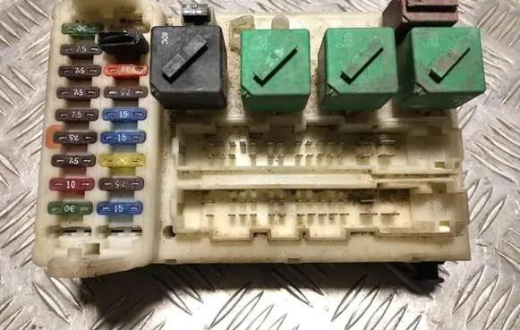 Ford Mondeo MK II Fuse box set 94BG14K150AE B4V2A 001345