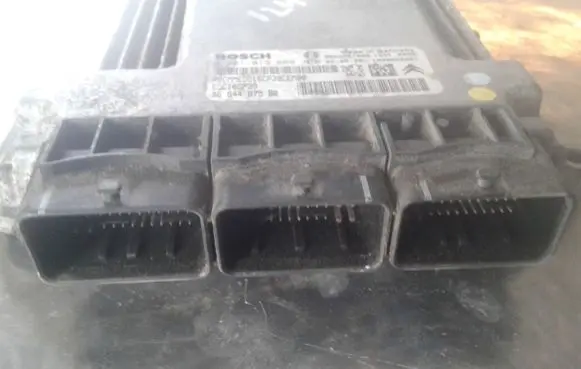 Citroen C-Crosser Engine control unit/module 0281013666