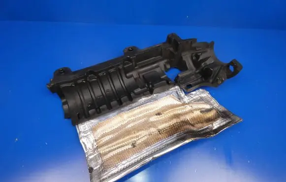 Volvo XC90 Heat shield in engine bay 31437477