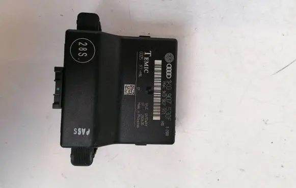 Volkswagen Golf V Gateway control module 1K0907530F 1K0907951