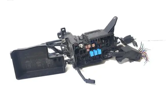 Toyota RAV 4 (XA40) Fuse module 75888266242401