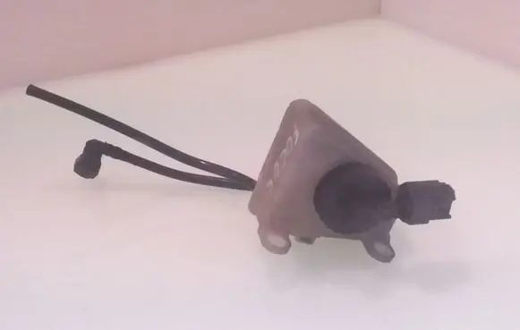 Brake fluid reservoir