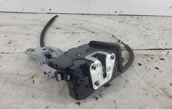 KIA Sportage Front door lock 813203U020