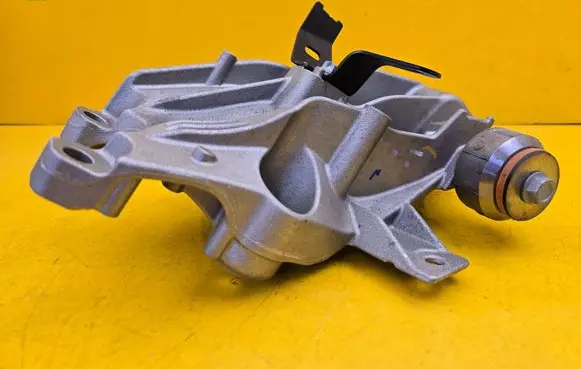 BMW 5 G60 G61 Engine mounting bracket 9894907
