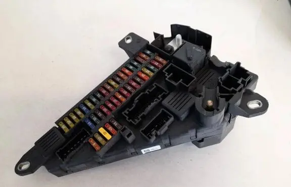 BMW 5 E60 E61 Fuse box set 6906619 6513-9141495