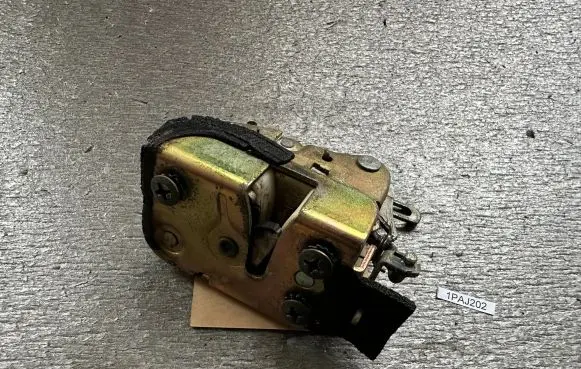 Mitsubishi Pajero Rear door lock MB365309