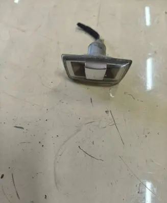 Opel Astra H Front fender indicator light 13193574