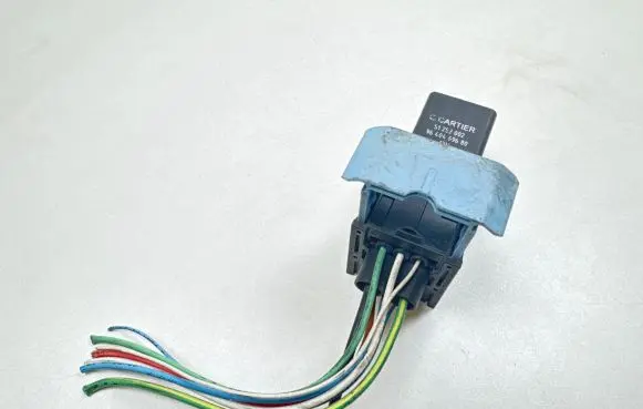 Citroen C4 I Glow plug pre-heat relay 9640469680 51252002