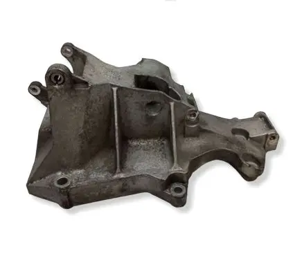 Volkswagen PASSAT B5.5 Generator/alternator bracket 038903143AE