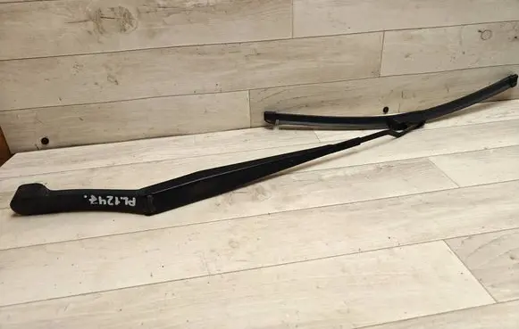Hyundai Tucson JM Front wiper blade arm F00S510141