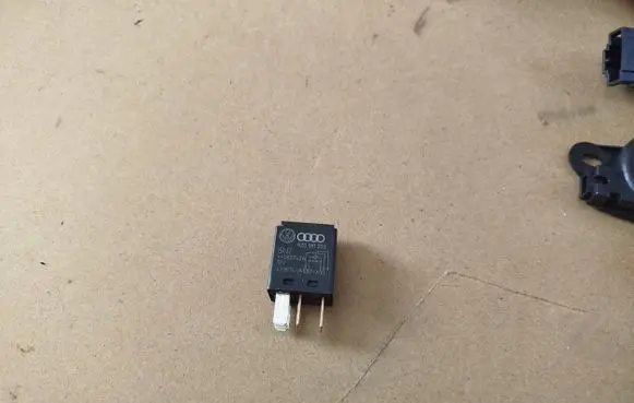 Skoda Roomster (5J) Other relay 8Z0951253 V23074A1001X50 44082742A