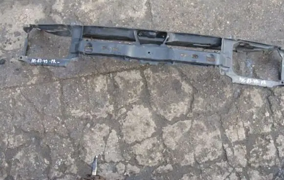 Volkswagen PASSAT B3 Radiator support slam panel