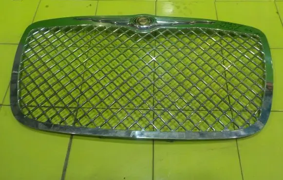 Chrysler 300 - 300C Front bumper upper radiator grill SP137