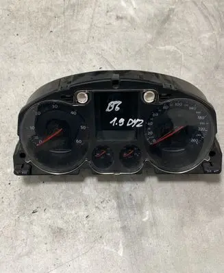 Volkswagen PASSAT B6 Speedometer (instrument cluster) 3C0920871 15031001