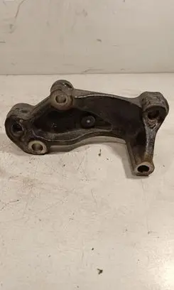 Nissan Qashqai+2 Engine mounting bracket