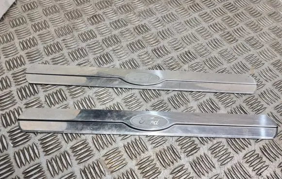Front sill trim cover