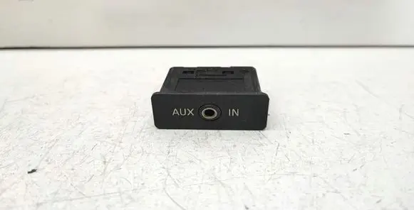 BMW 5 E60 E61 AUX in-socket connector 6986791 61316986791