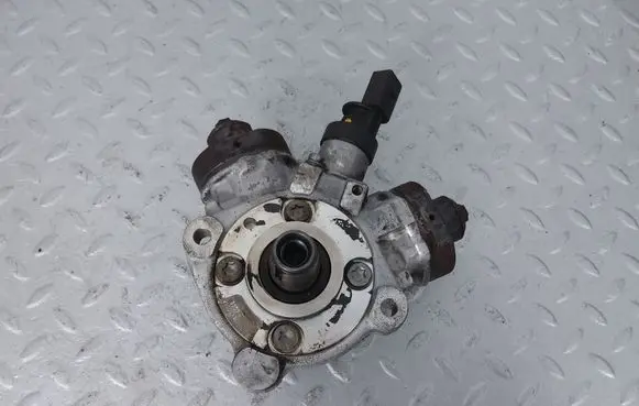 BMW 5 GT F07 Fuel injection high pressure pump 13518577654 7800123 0445010617