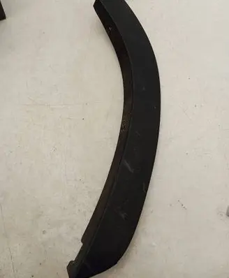 Rear fender molding trim