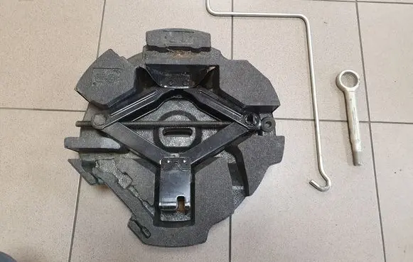 Subaru Forester SH Tool set 