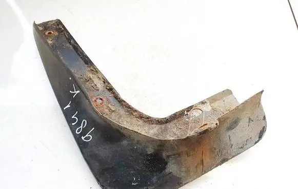 Toyota Avensis T220 Rear mudguard 
