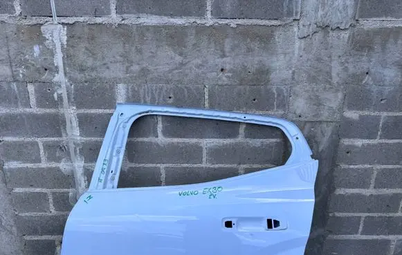 Volvo EX30 Rear door 