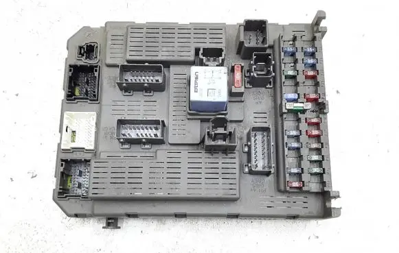 Citroen C5 Fuse module 9645352980