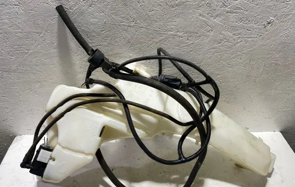 Ford Focus C-MAX Windshield washer fluid reservoir/tank 4M5113K163