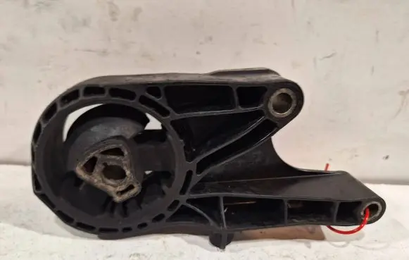 Opel Zafira C Engine mounting bracket 13248600