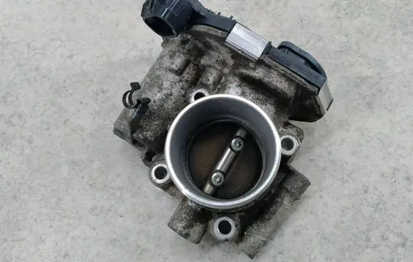 Opel Astra J Throttle body valve 55562270