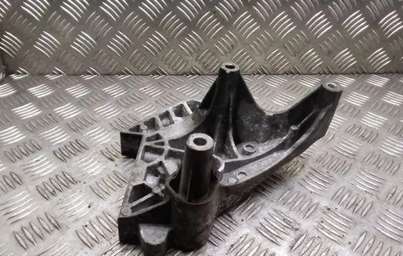 Volkswagen Touran I Engine mounting bracket 03G199207G