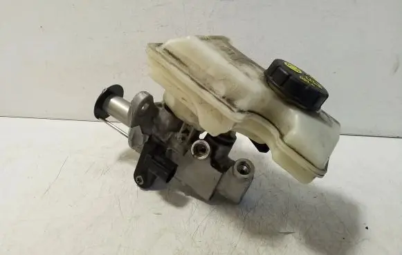 Volkswagen Tiguan Master brake cylinder 5Q1611301C