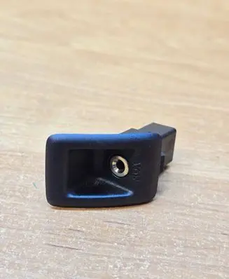 Volvo XC70 AUX in-socket connector 30781155