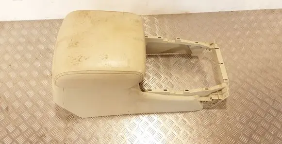 Infiniti QX80 Glove box central console 