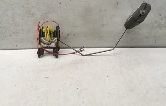 Nissan Primera Fuel level sensor 15874105